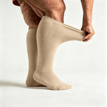 Smooth flat-seam sand over-the-knee diabetic socks to reduce friction on legs and feet