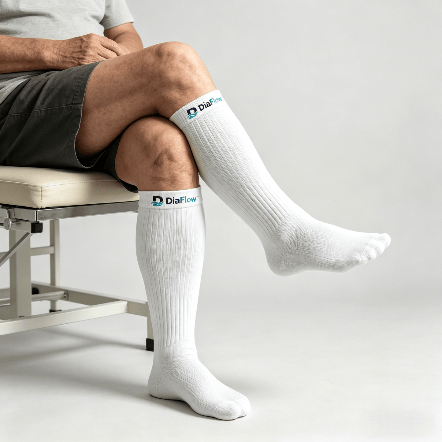 Non-binding white diabetic long socks for extended daily wear