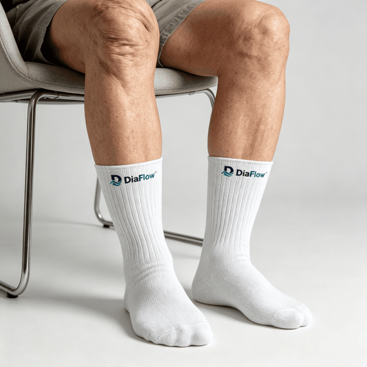 Non-binding white diabetic socks for comfortable everyday wear